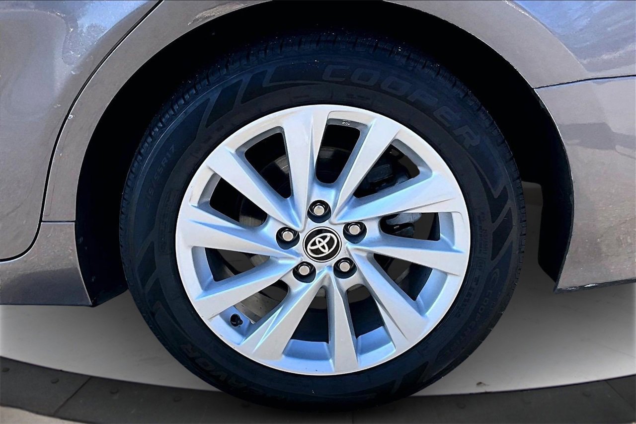 Used 2023 Toyota Camry LE image 31