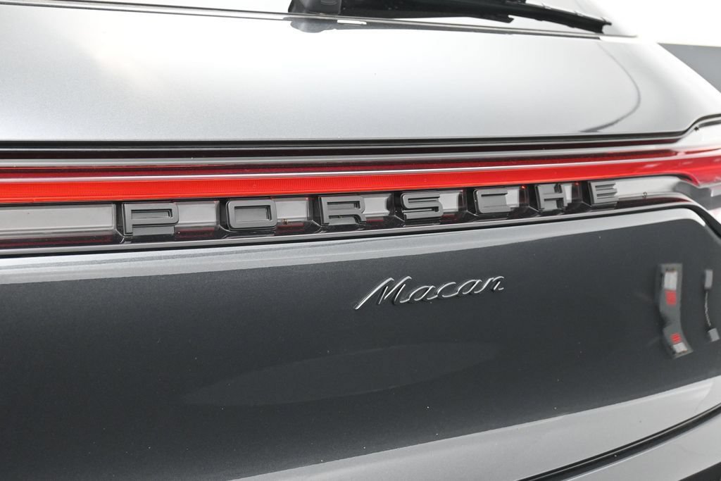 Certified 2026 Porsche Macan AWD/4WD image 14