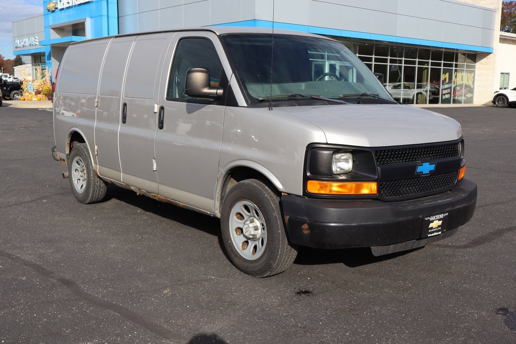 Used 2009 Chevrolet Express 1500 image 2