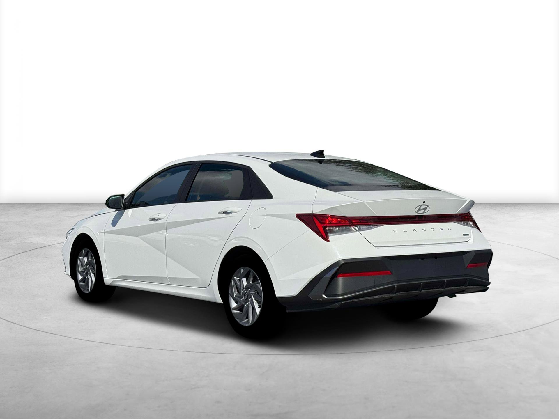 New 2026 Hyundai Elantra Hybrid FWD image 5