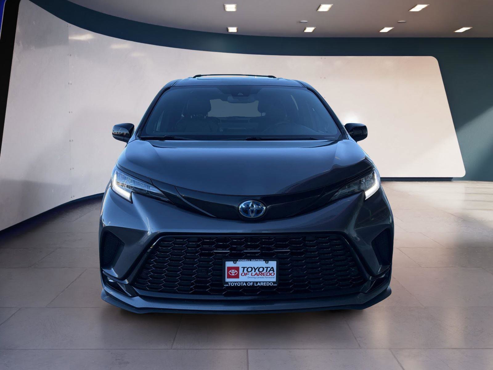 Used 2025 Toyota Sienna XSE w/ XSE Plus Package image 8