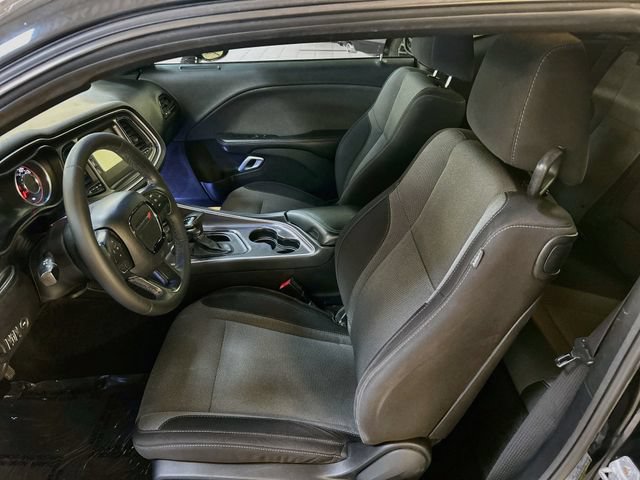 Used 2015 Dodge Challenger SXT RWD image 19