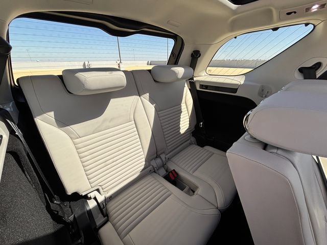 Used 2025 Land Rover Discovery S AWD/4WD image 18