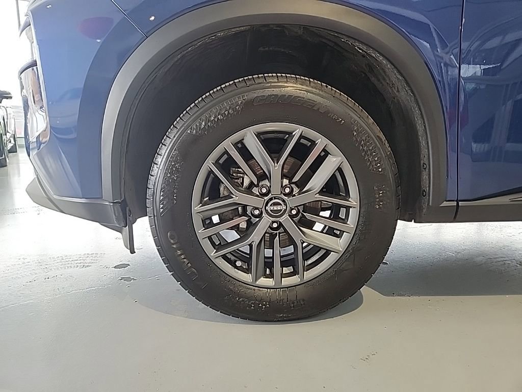 Used 2023 Nissan Rogue S image 4