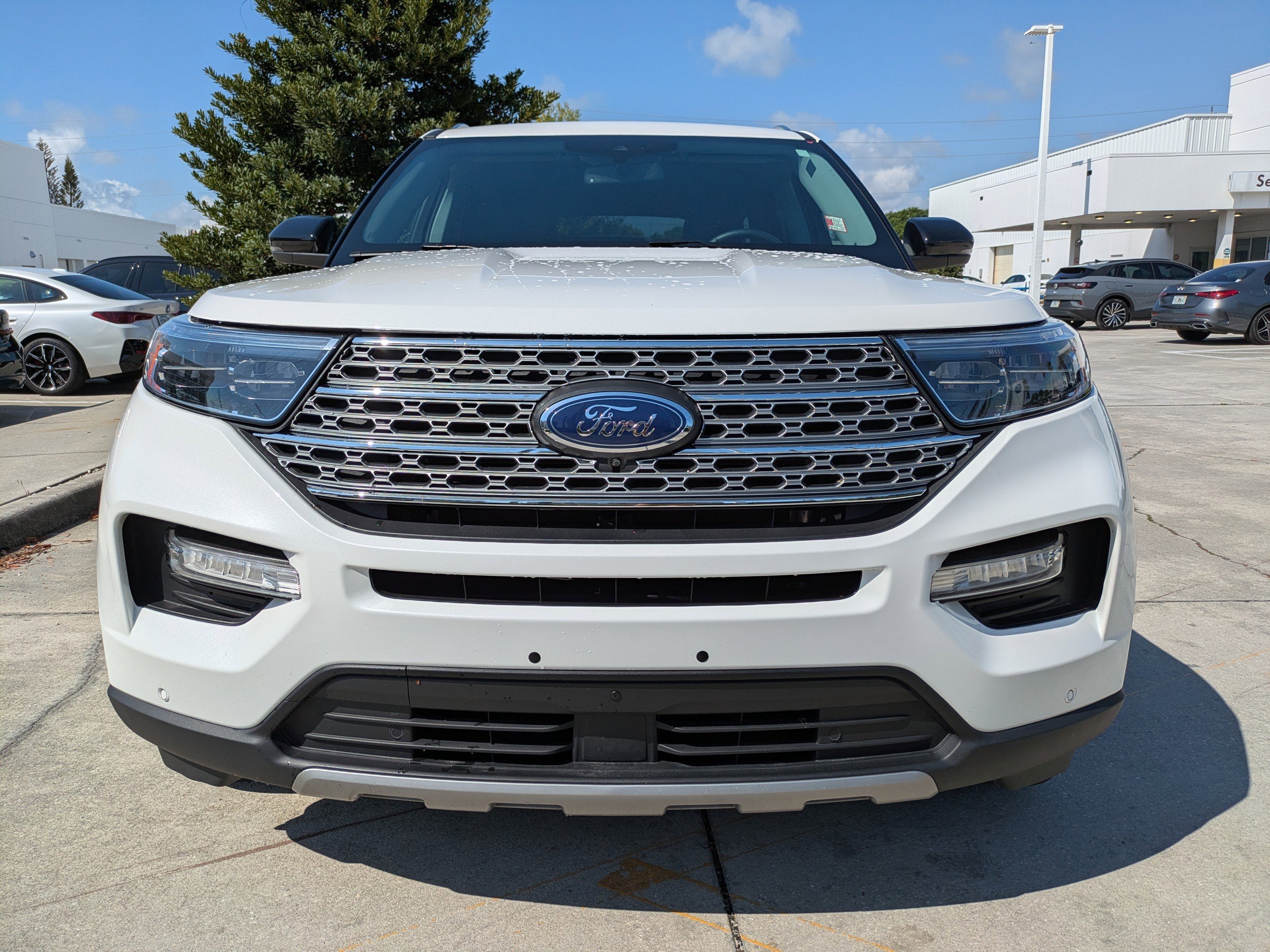 Used 2021 Ford Explorer Limited w/ Equipment Group 301A image 9