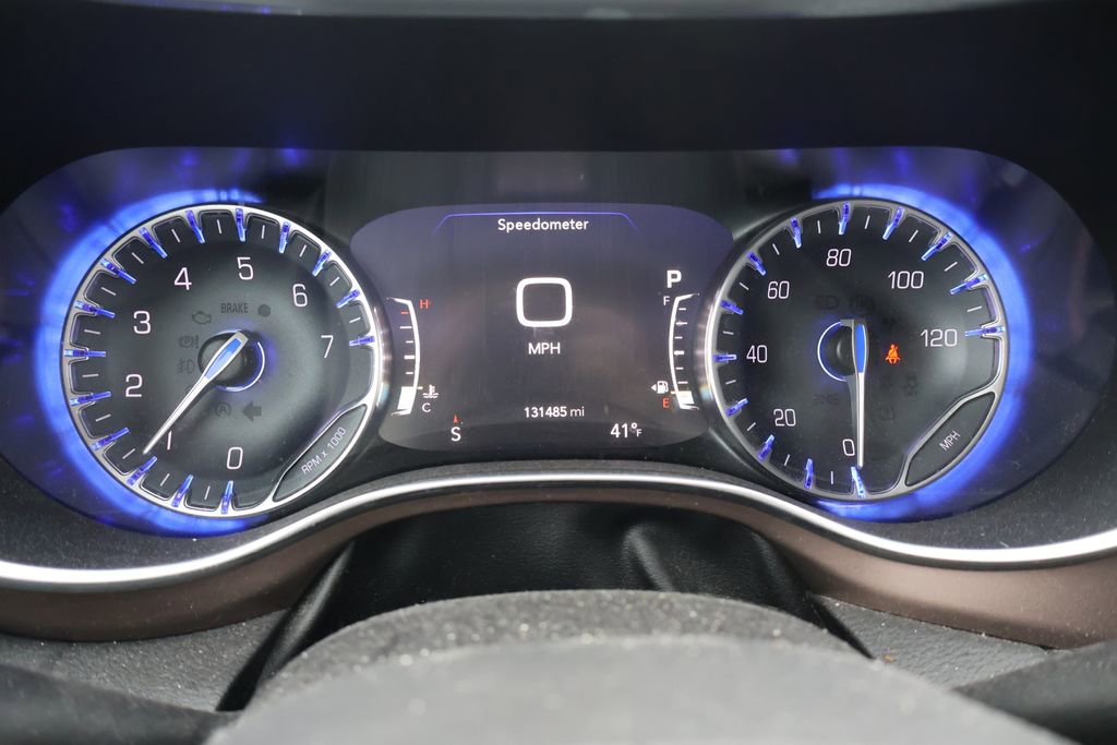 Used 2017 Chrysler Pacifica Touring-L Plus w/ Tire & Wheel Group image 18