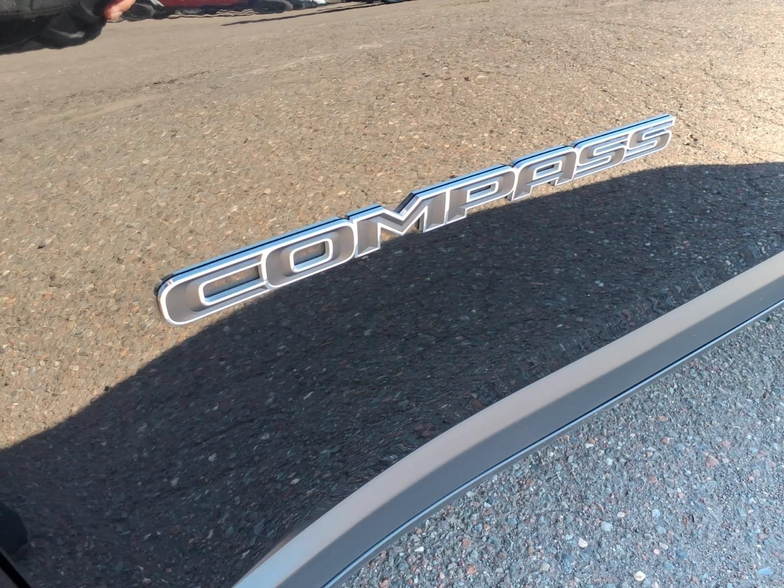Used 2024 Jeep Compass Latitude AWD/4WD image 11