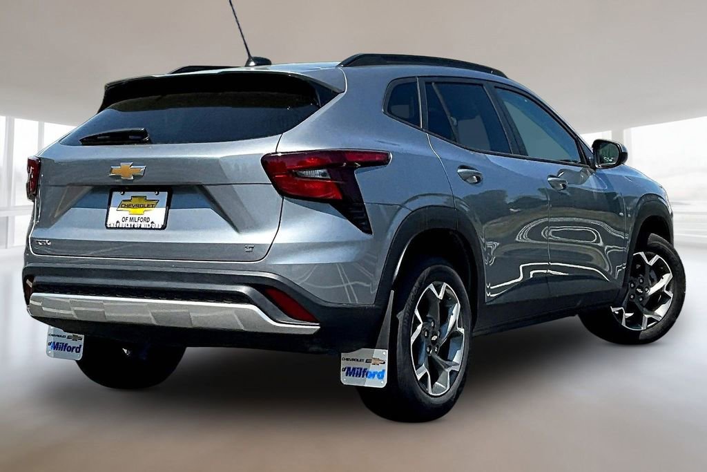 Used 2025 Chevrolet Trax LT FWD image 6