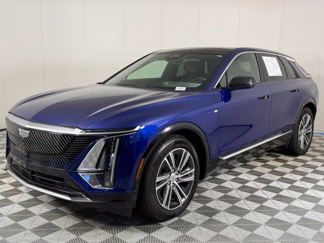 Used 2024 Cadillac Lyriq Luxury AWD/4WD image 2