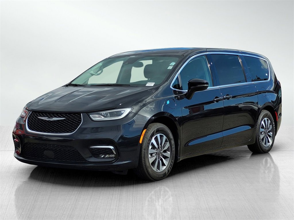 Used 2022 Chrysler Pacifica Touring-L image 8
