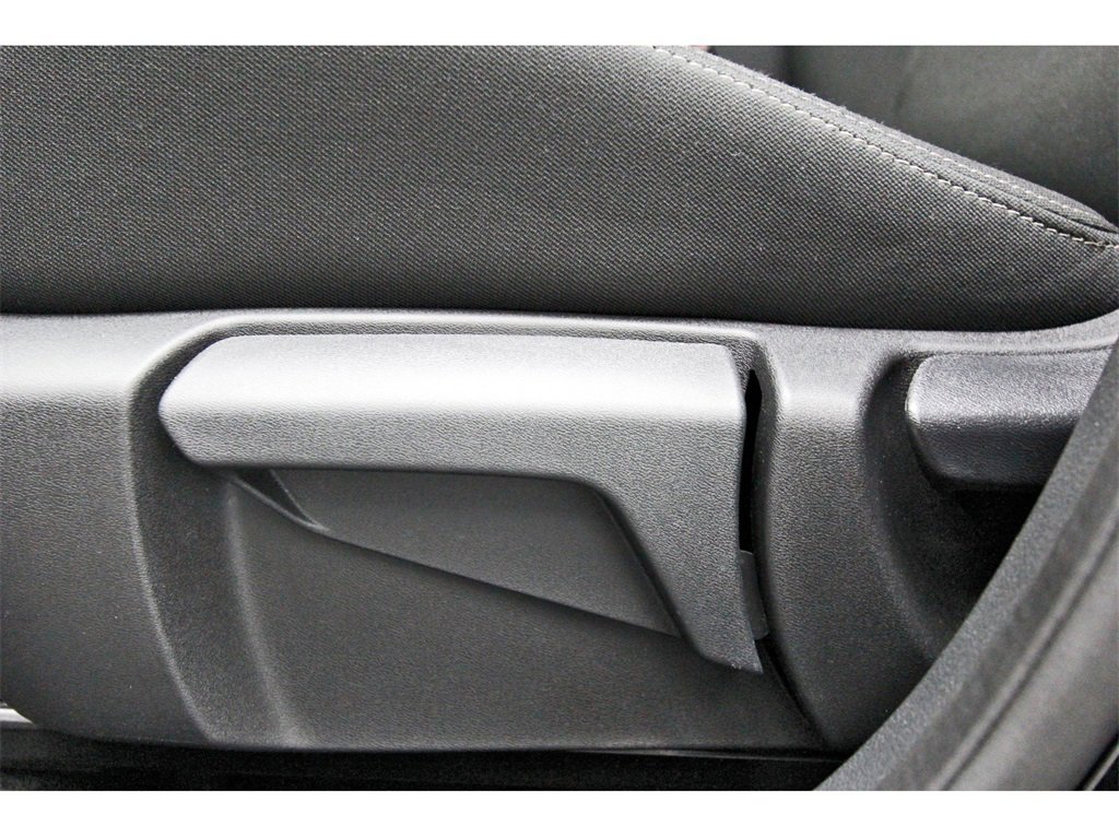 Used 2025 Nissan Rogue S image 26