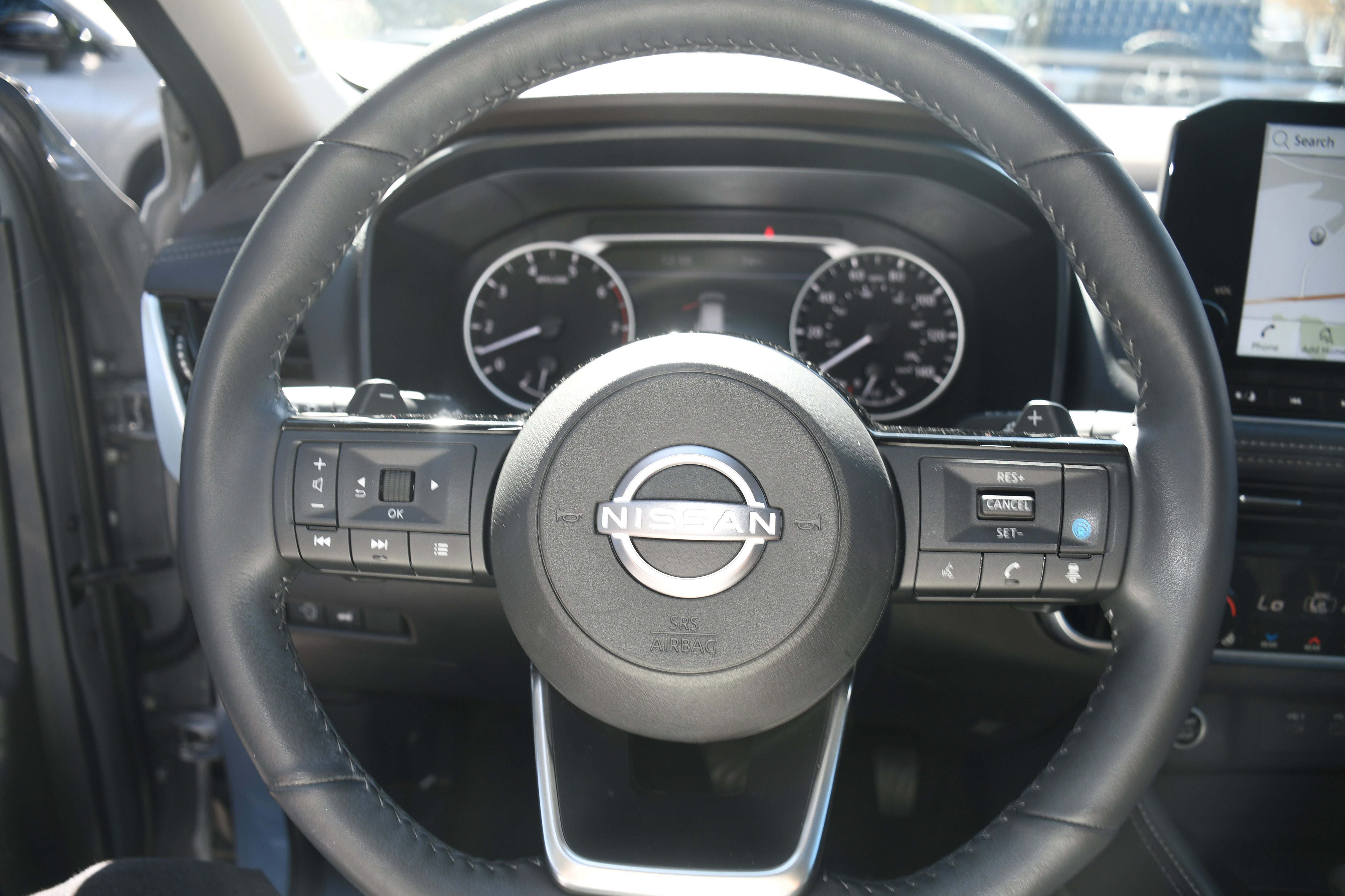 Used 2023 Nissan Rogue SL w/ SL Premium Package image 14