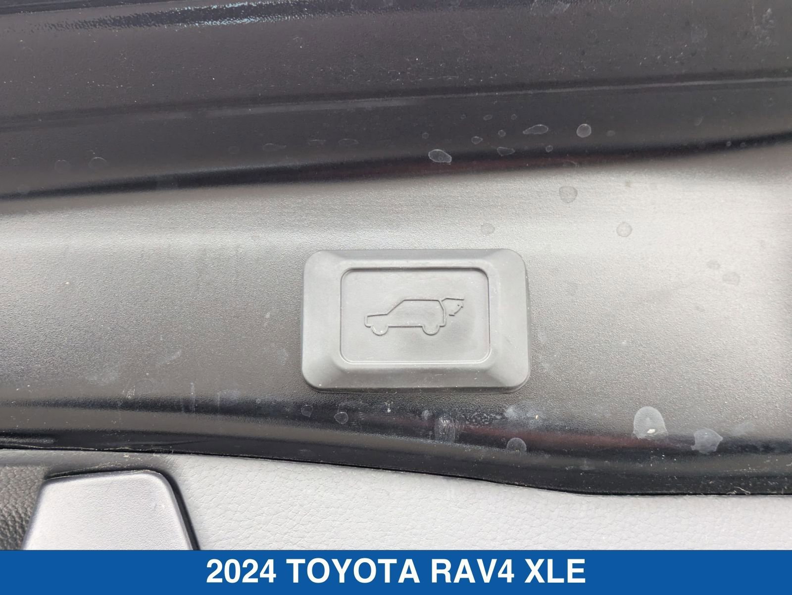 Used 2024 Toyota RAV4 XLE w/ Convenience Package image 35