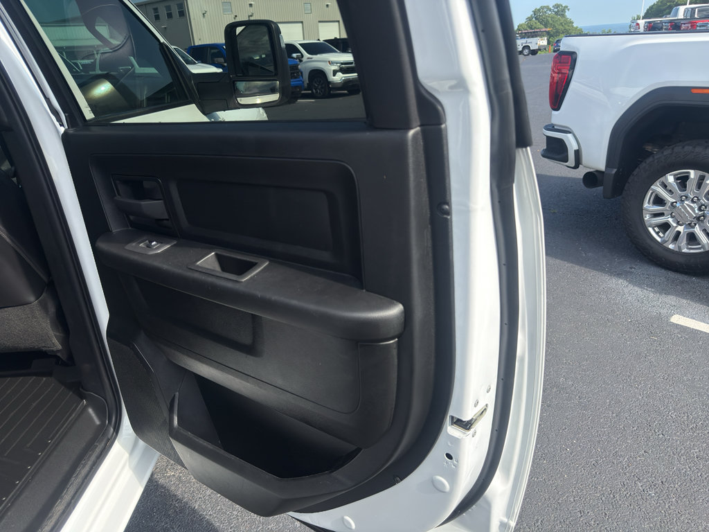 Used 2025 RAM 3500 Tradesman w/ Chrome Appearance Group AWD/4WD image 18