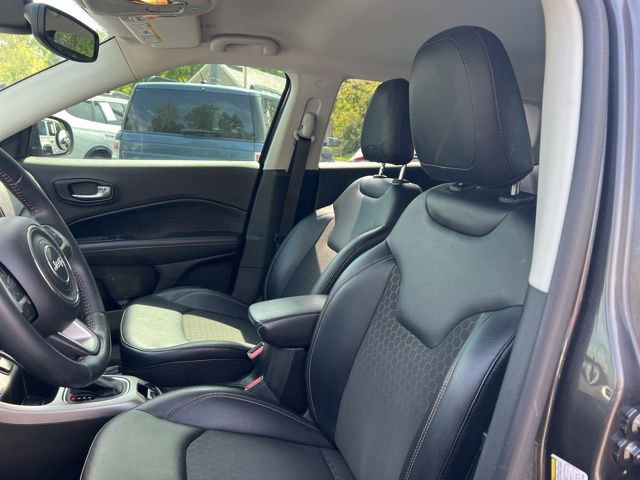 Used 2017 Jeep Compass Latitude w/ Popular Equipment Group FWD image 3