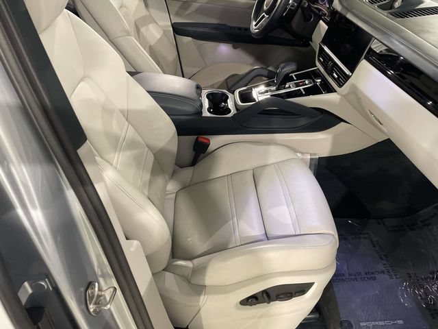 Certified 2022 Porsche Cayenne AWD/4WD image 23