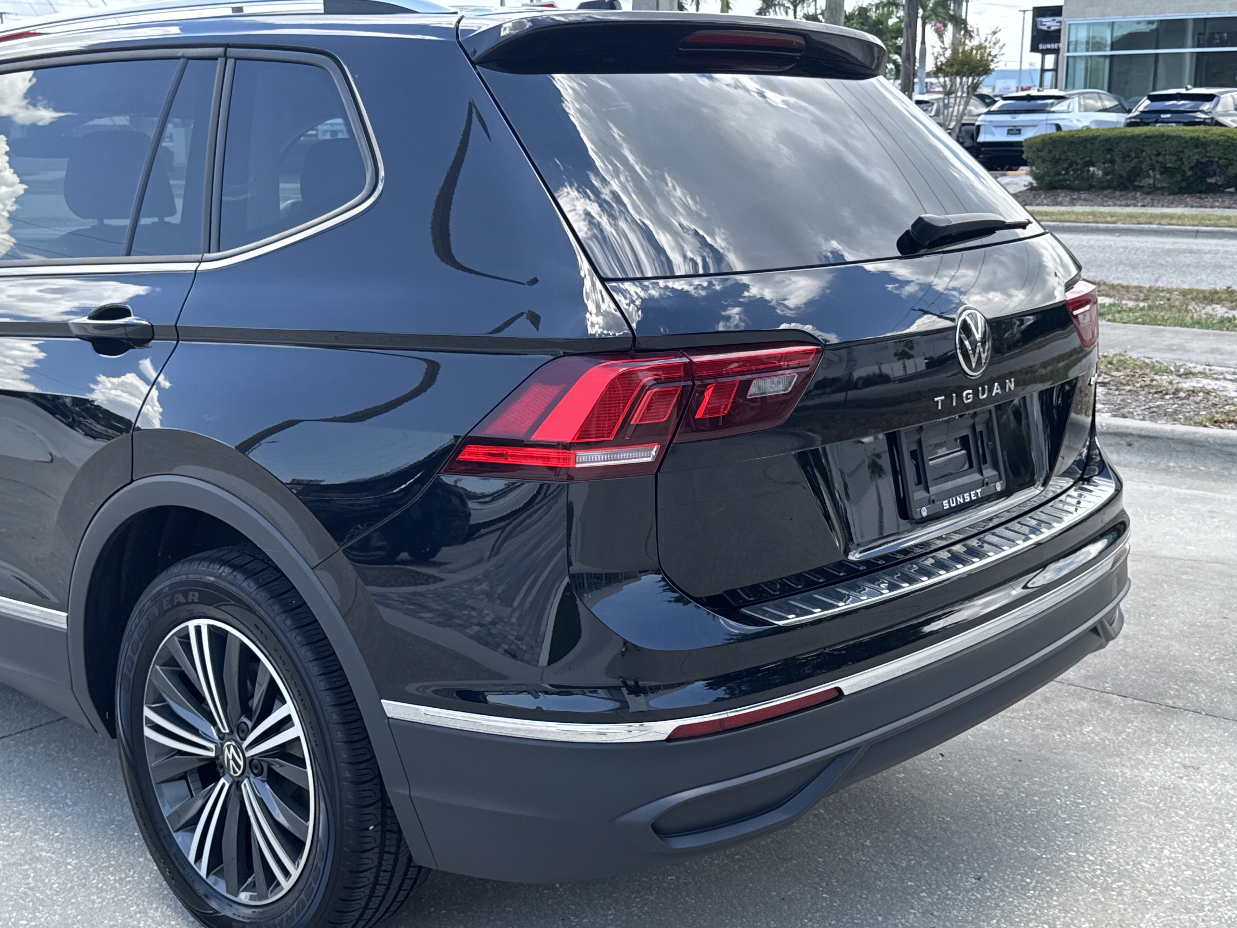 Certified 2024 Volkswagen Tiguan Wolfsburg Edition AWD/4WD image 10