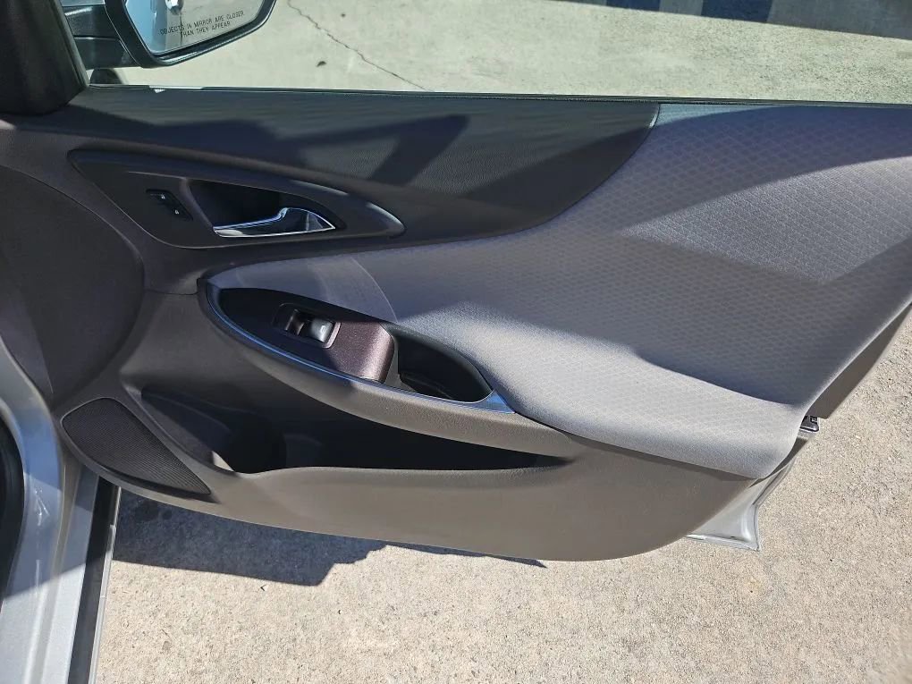 Used 2018 Chevrolet Malibu LT w/ Sport Package image 5