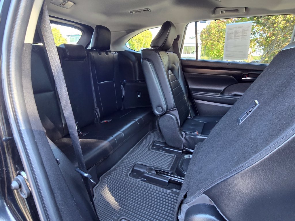 Certified 2022 Toyota Highlander XLE AWD/4WD image 16