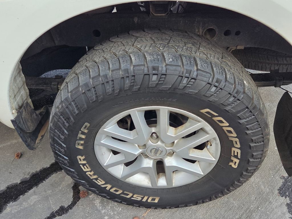 Used 2019 Nissan Frontier SV image 6