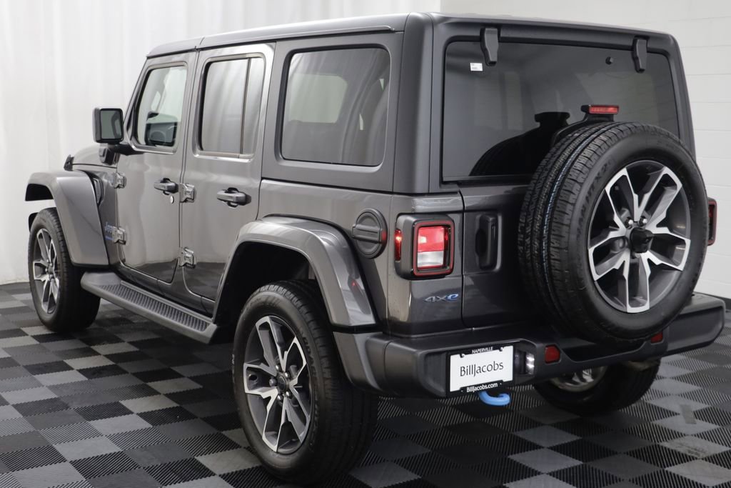Used 2024 Jeep Wrangler Unlimited w/ Convenience Group AWD/4WD image 16