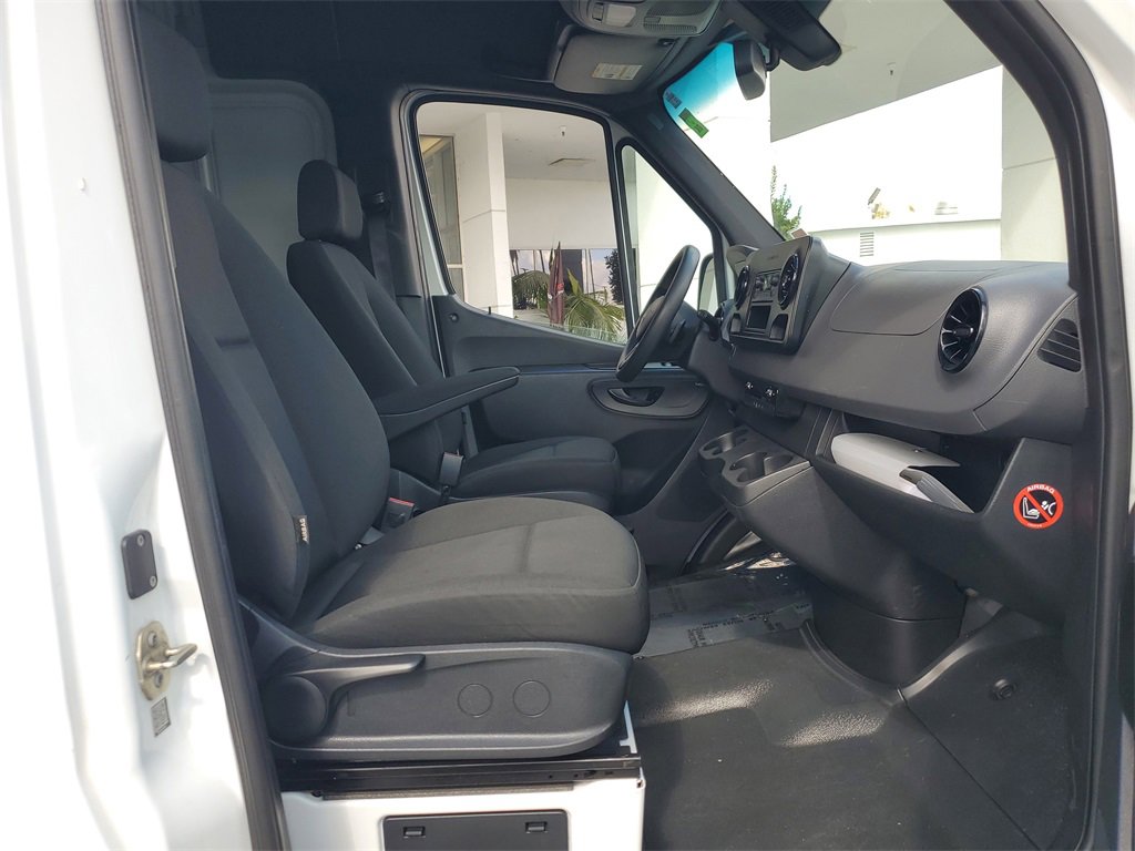 Used 2019 Freightliner Sprinter 3500 image 17