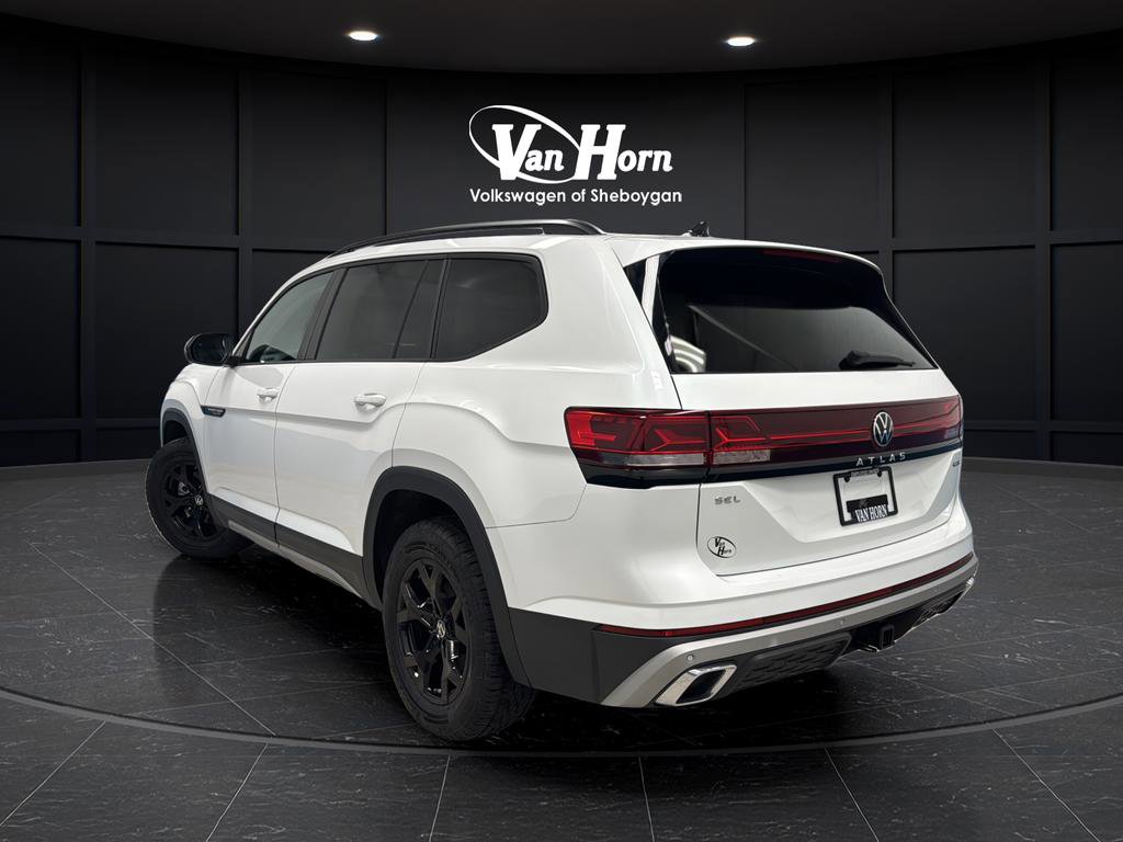 Used 2024 Volkswagen Atlas Peak Edition SEL image 5