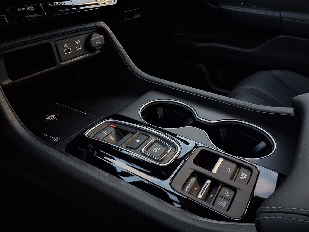 Certified 2025 Honda Pilot Touring image 22