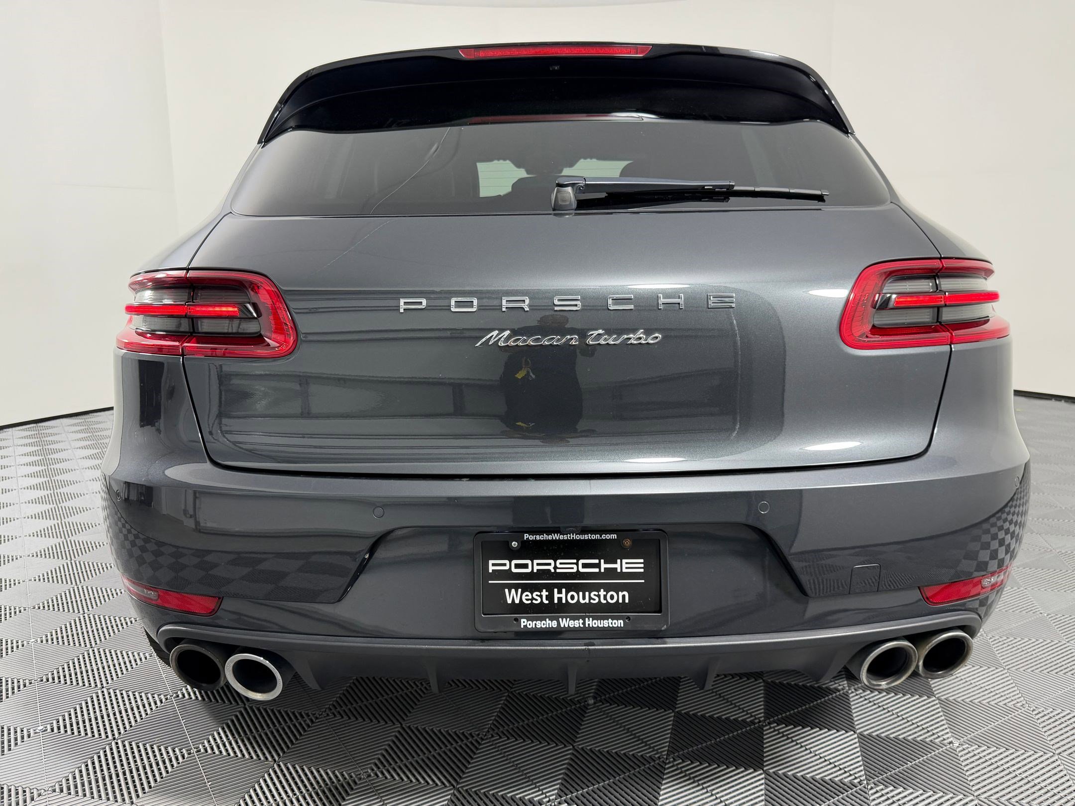 Used 2017 Porsche Macan Turbo image 10