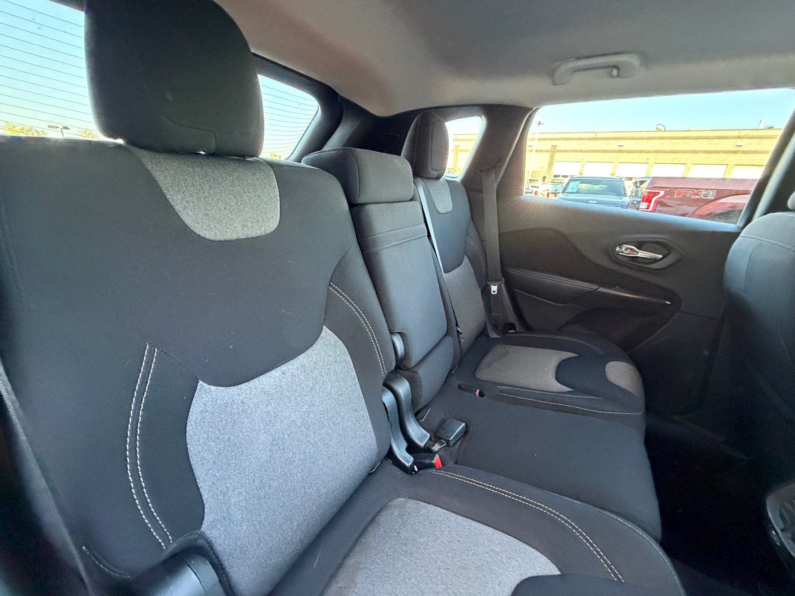 Used 2016 Jeep Cherokee Sport FWD image 18