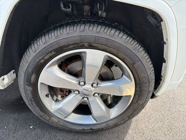 Used 2014 Jeep Grand Cherokee Overland w/ Advanced Technology Group image 3