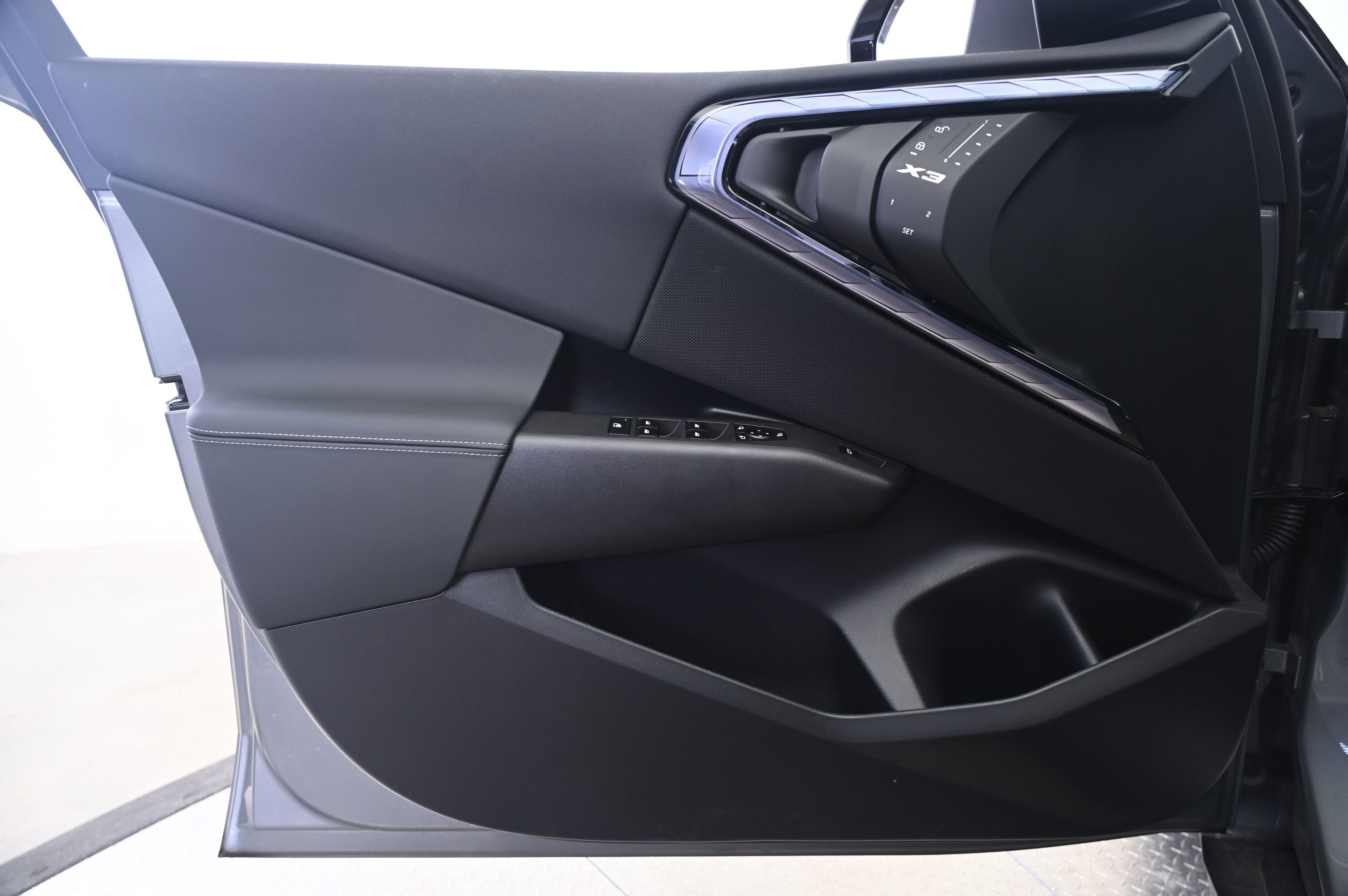 Used 2025 BMW X3 xDrive30i w/ Convenience Package image 26