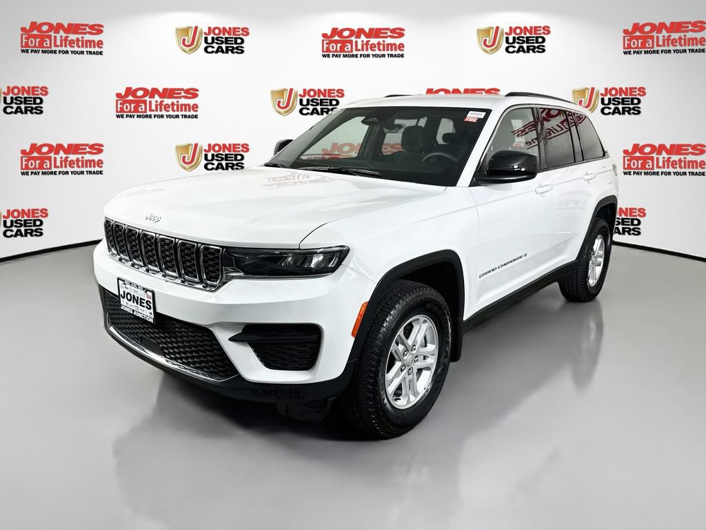 Used 2025 Jeep Grand Cherokee Laredo w/ MOPAR Finishing Package AWD/4WD image 12