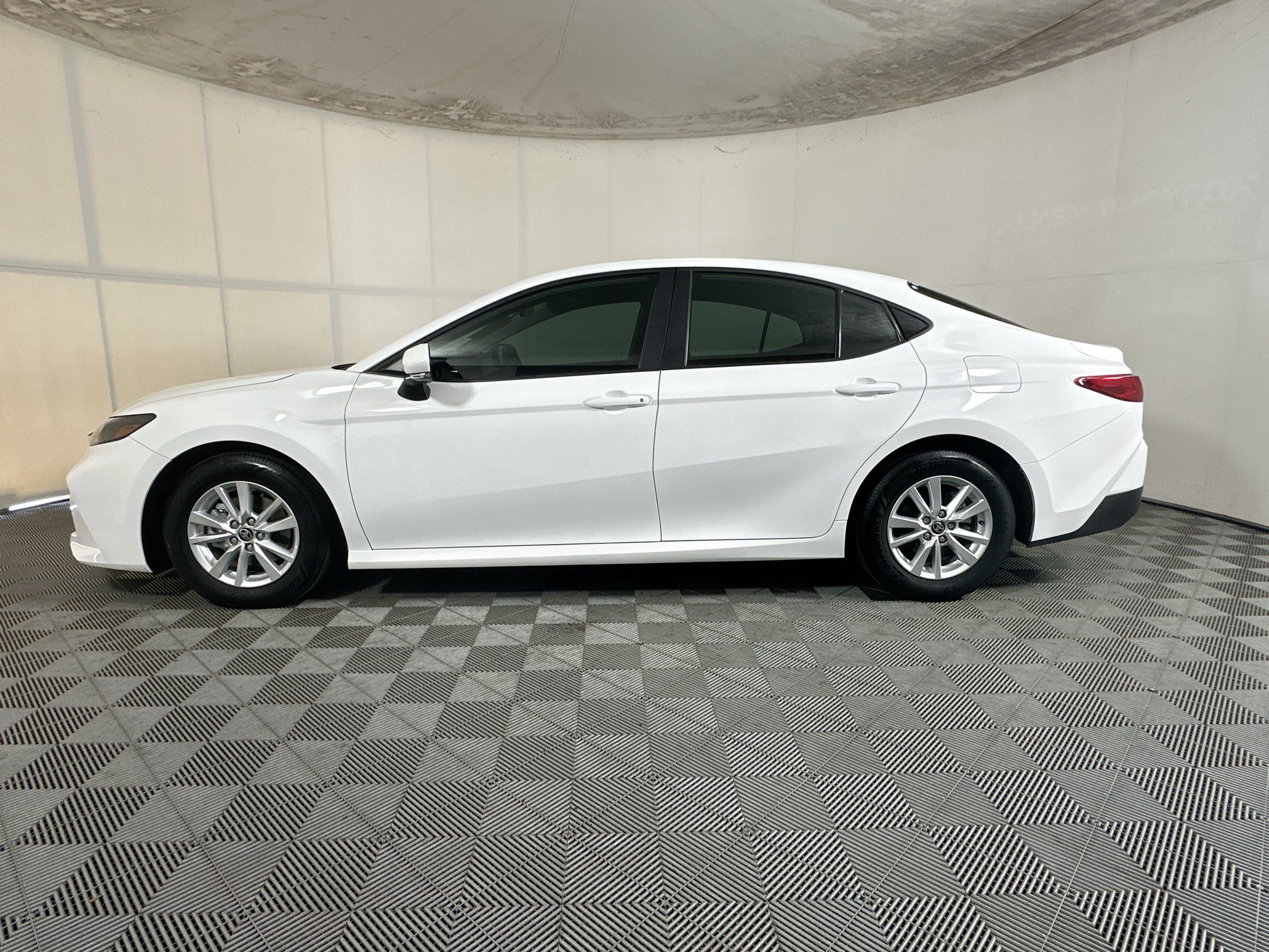 Used 2025 Toyota Camry LE FWD image 6
