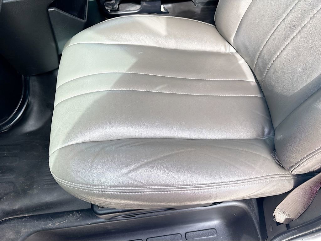 Used 2024 Chevrolet Express 3500 Extended w/ Driver Convenience Package image 18