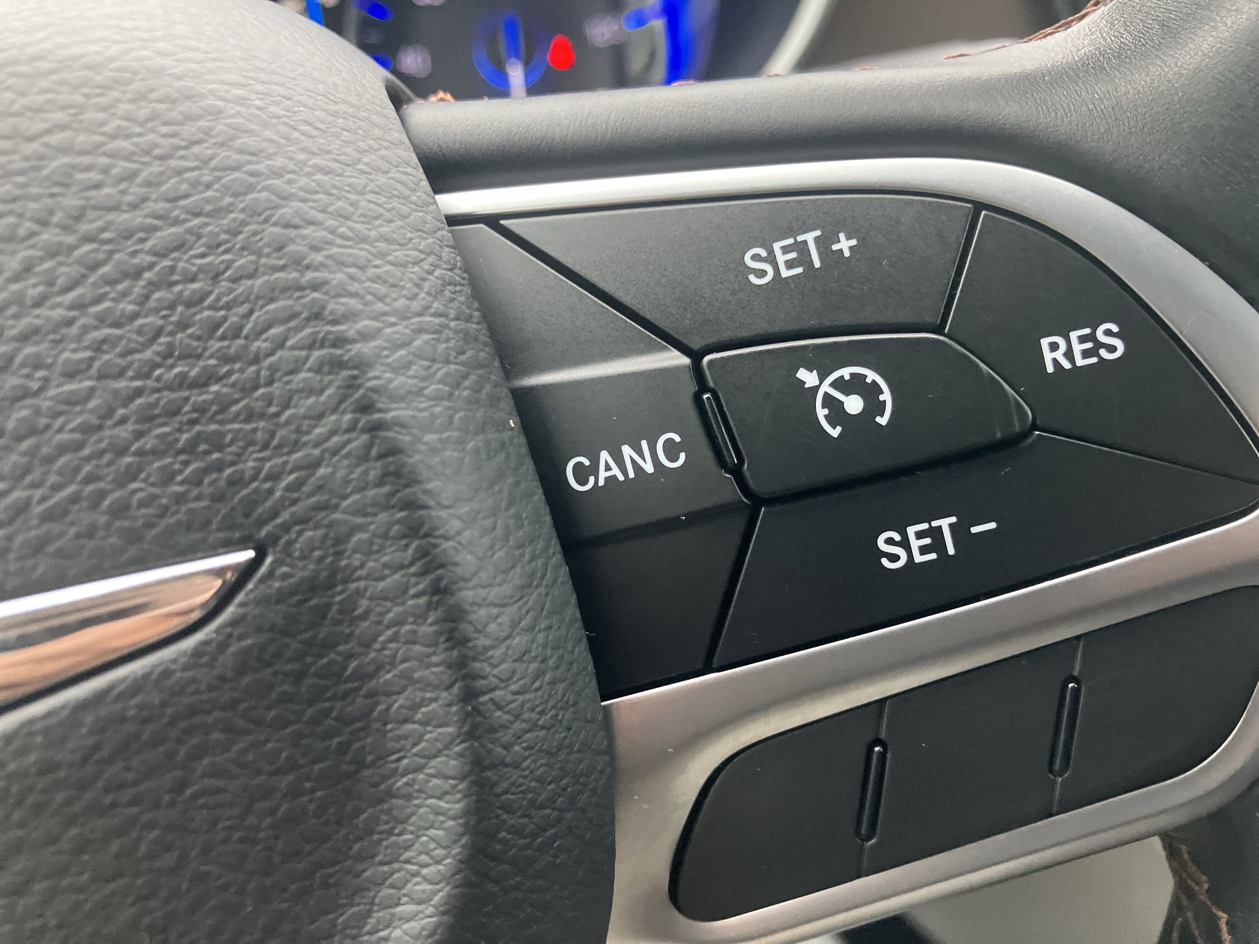 Used 2017 Chrysler Pacifica Touring-L w/ Tire & Wheel Group image 25