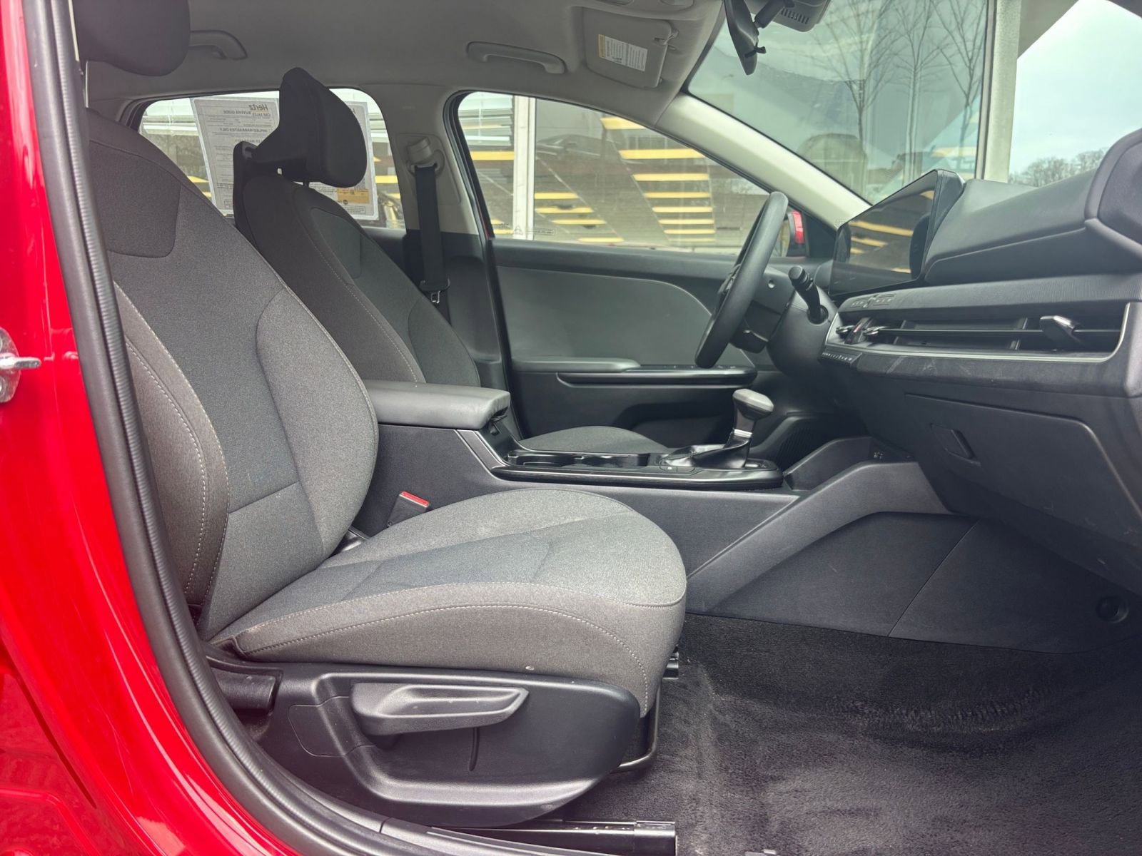 Used 2025 Kia K4 LXS image 27