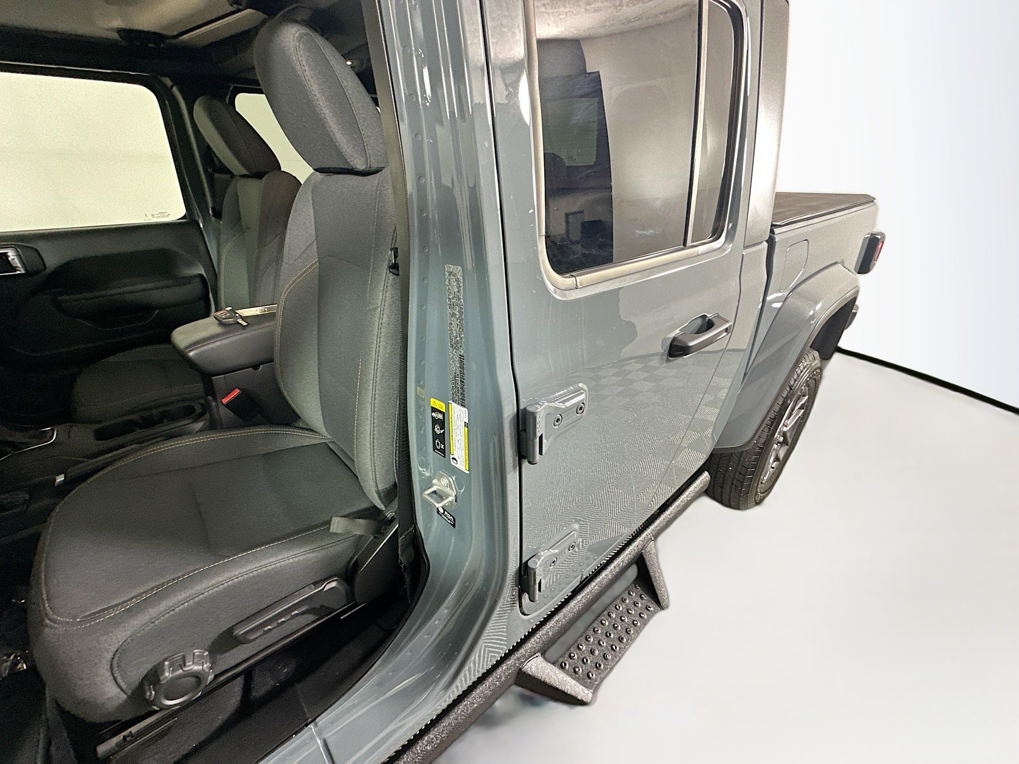 Used 2025 Jeep Gladiator Sport AWD/4WD image 12