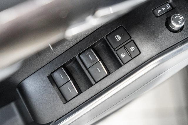 New 2025 Toyota Highlander Platinum image 40