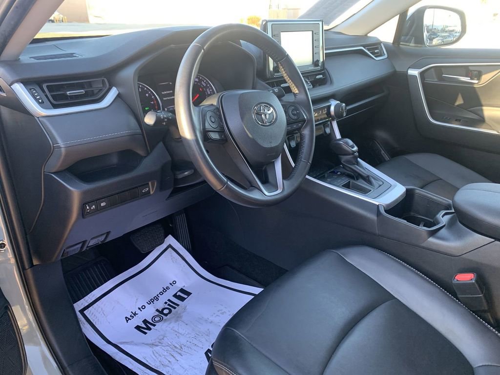 Used 2022 Toyota RAV4 XLE Premium image 7
