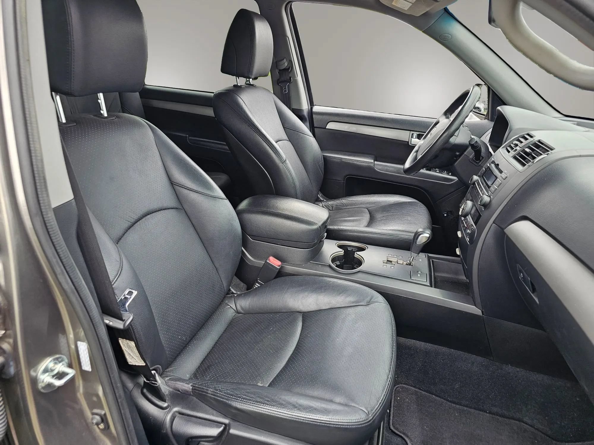 Used 2009 Kia Borrego LX w/ Convenience Pkg AWD/4WD image 6