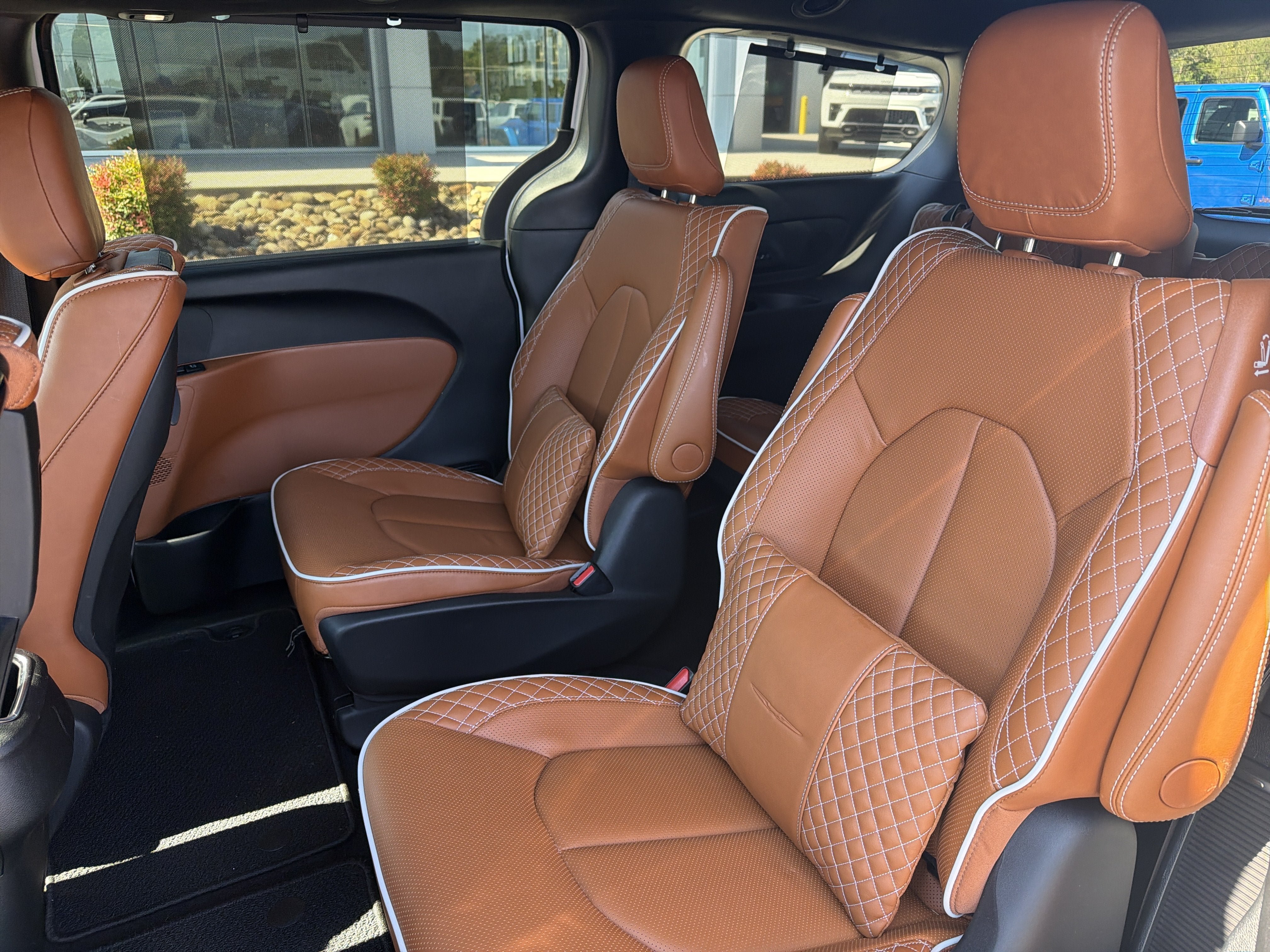 Used 2025 Chrysler Pacifica Pinnacle FWD image 18
