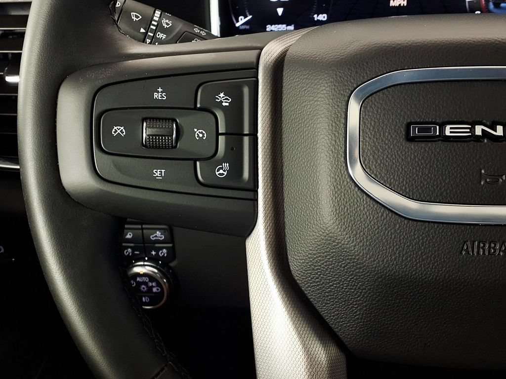 Used 2025 GMC Sierra 2500 Denali w/ Denali Reserve Package AWD/4WD image 19
