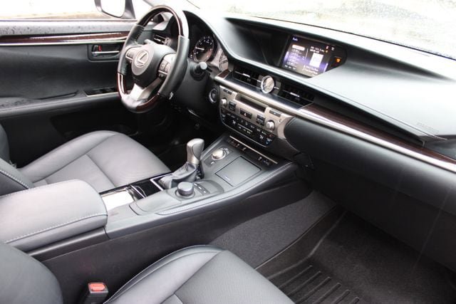 Used 2018 Lexus ES 350 w/ Premier Package FWD image 12
