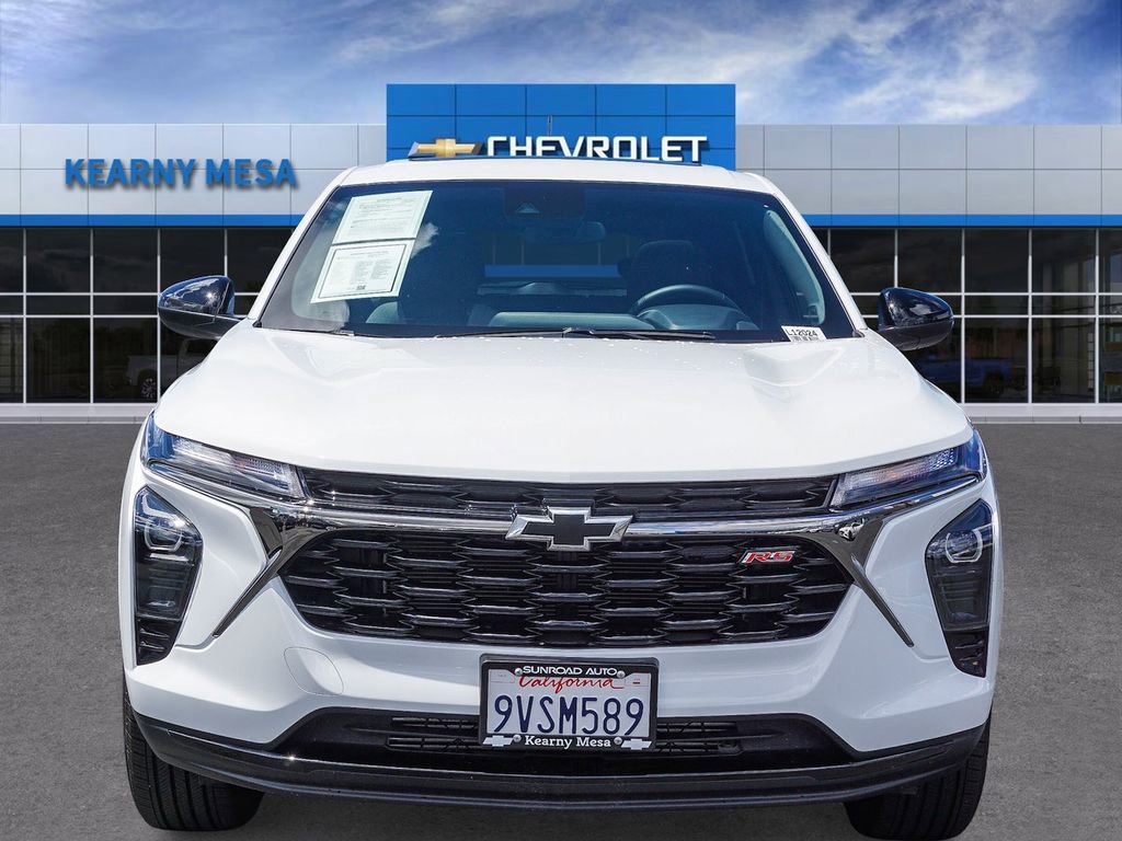 Used 2026 Chevrolet Trax RS w/ Sunroof Package image 2