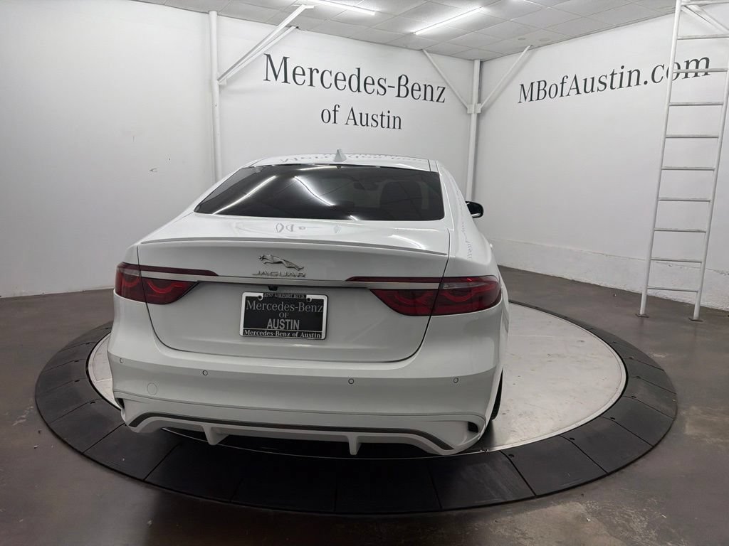 Used 2024 Jaguar XF R-Dynamic SE RWD image 6