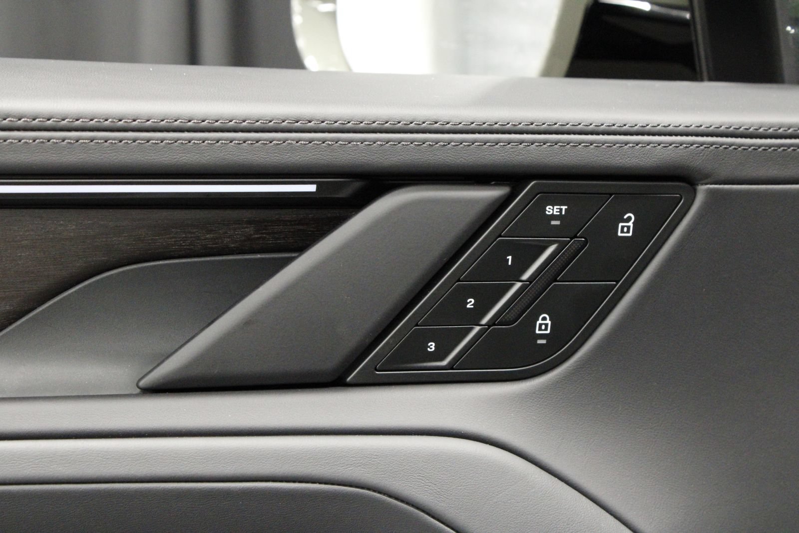 New 2026 Porsche Cayenne Electric Coupe AWD/4WD image 29