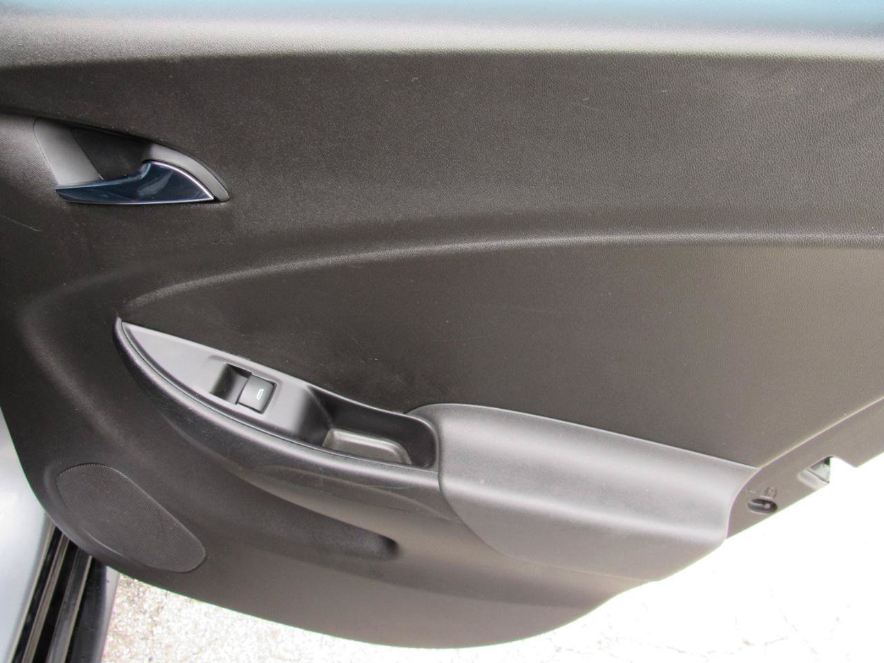 Used 2018 Chevrolet Volt Premier w/ Driver Confidence Package FWD image 37