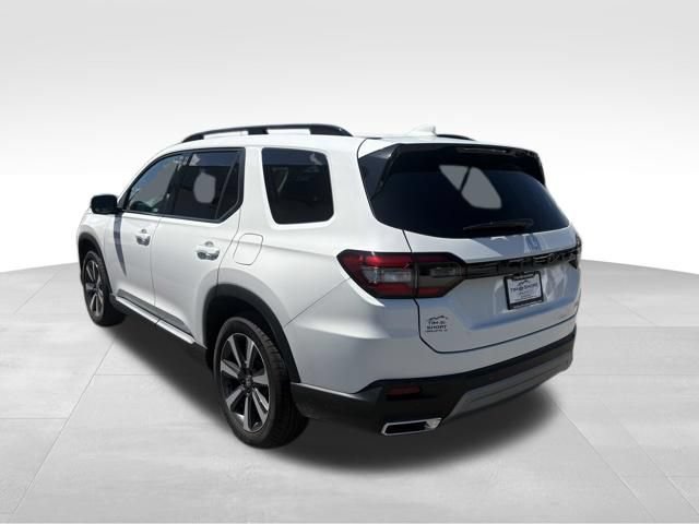 Used 2025 Honda Pilot Touring image 11