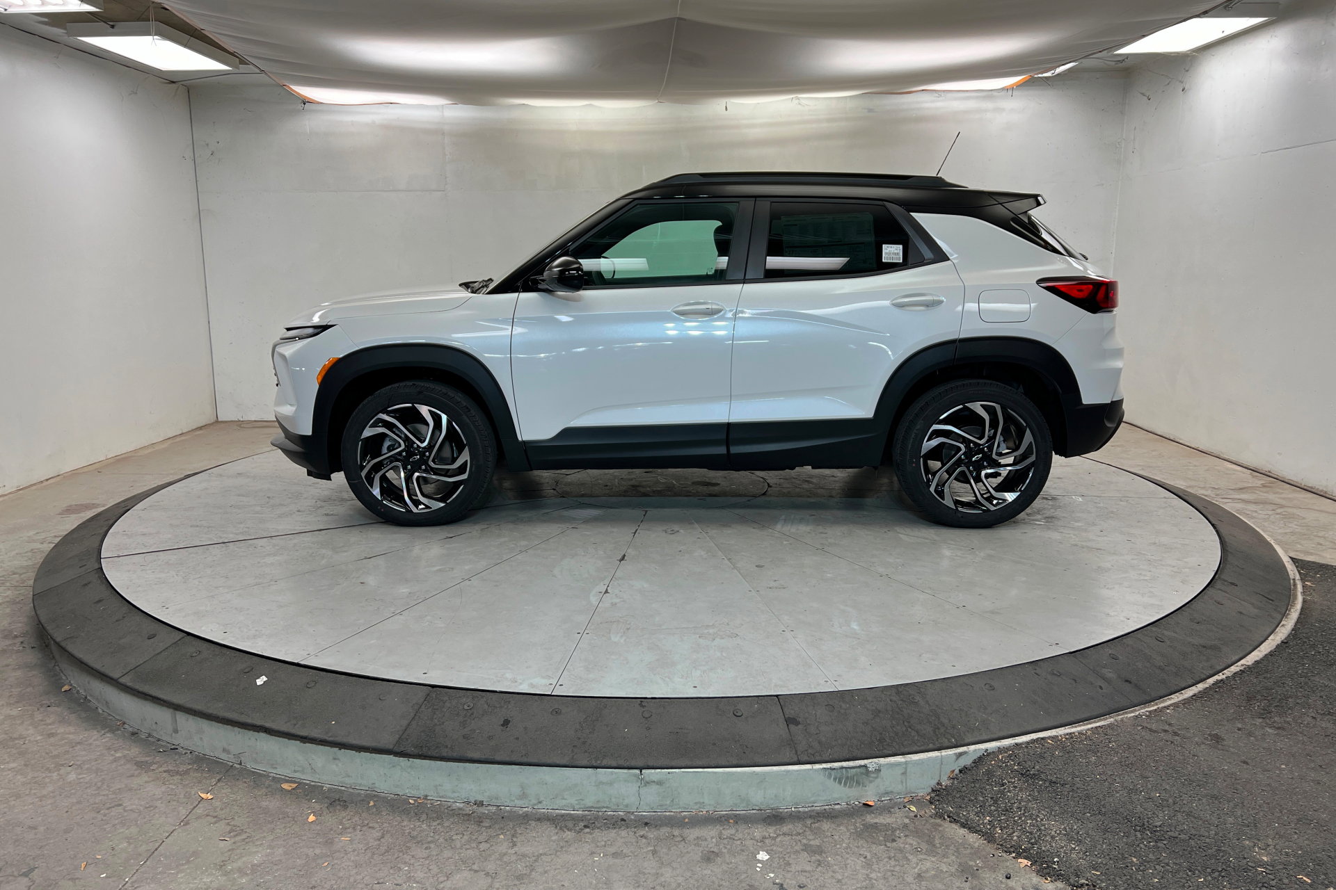 New 2026 Chevrolet TrailBlazer RS w/ Convenience Package image 2